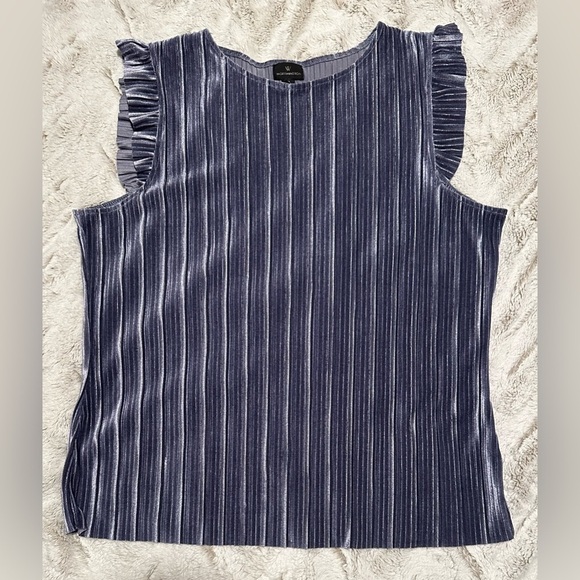 *SOLD* Worthington Pleated Sleeveless Velour Ruffle Cap Sleeve Top - Picture 3 of 9